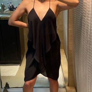 Pass knee loose black backless dress